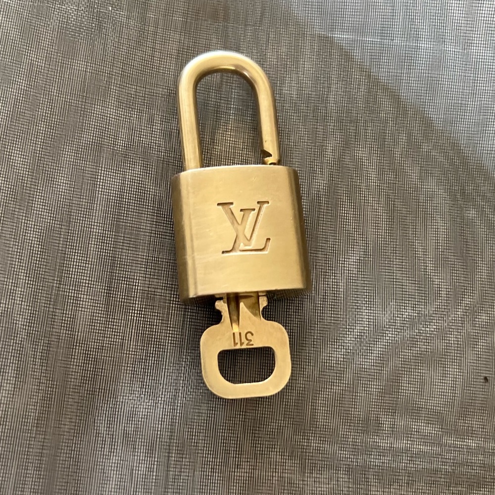 LV lock and key #311